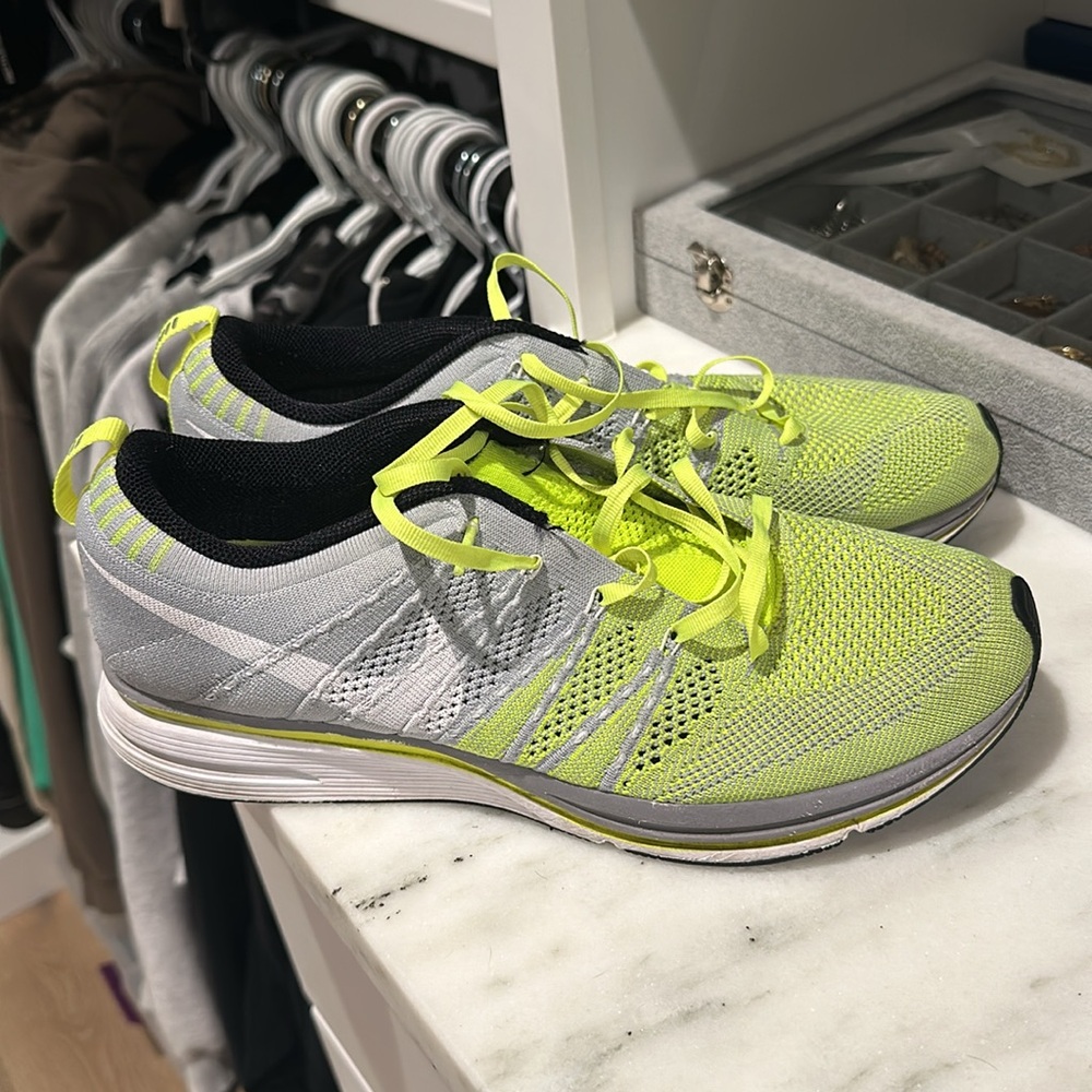 Nike Flyknit Trainers- Neon and grey - Picture 2 of 6